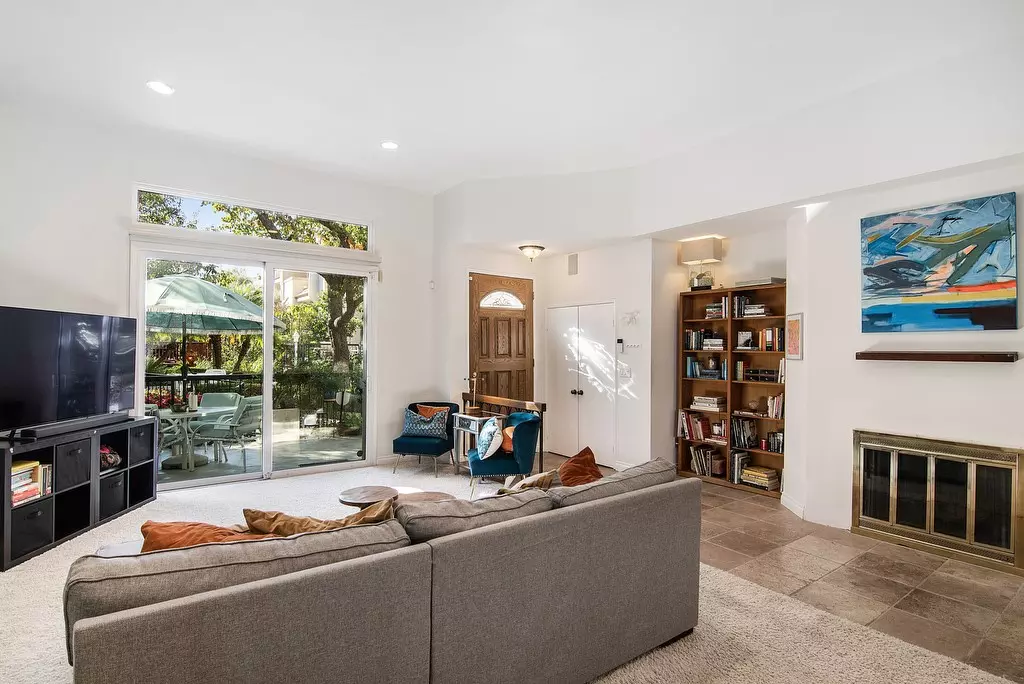 Encino, CA 91316,5401 Zelzah Avenue #125