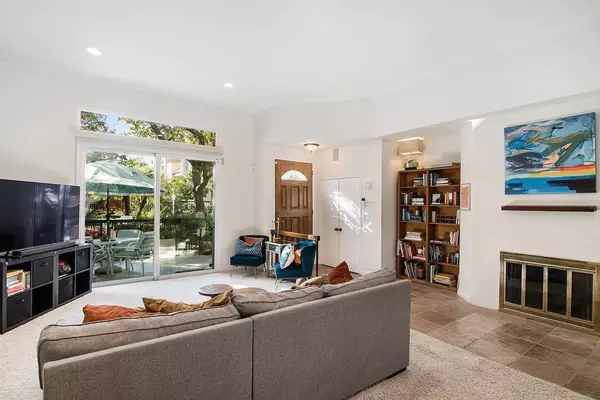 5401 Zelzah Avenue #125, Encino, CA 91316