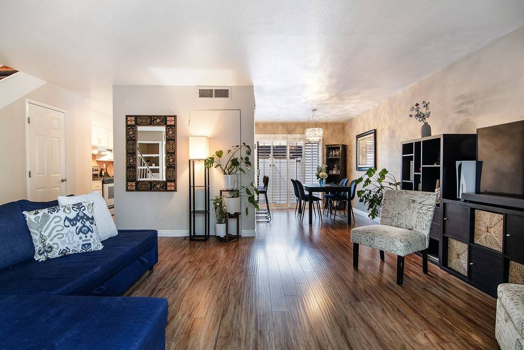 Agoura Hills, CA 91301,28520 Conejo View Drive