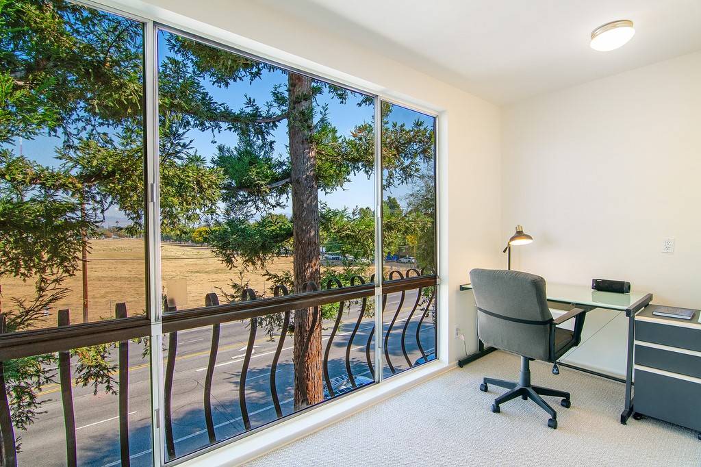 Valley Village, CA 91607,12720 Burbank BLVD #304