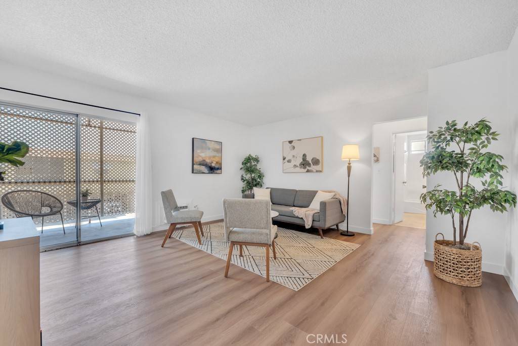 North Hollywood, CA 91605,7904 Laurel Canyon BLVD #5