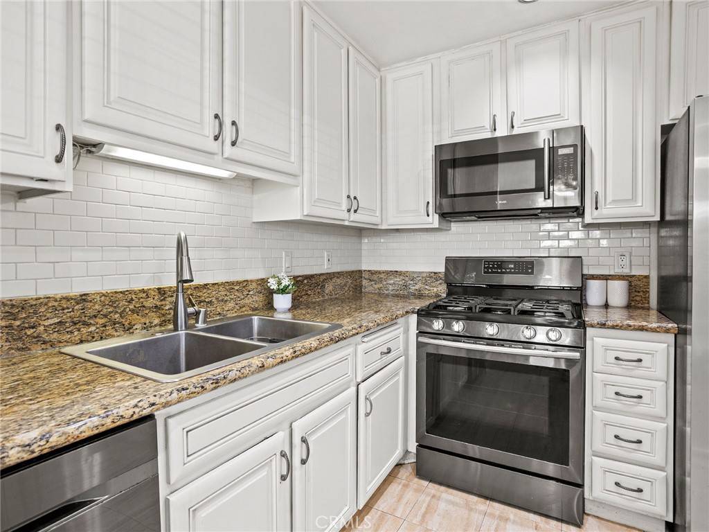 Canyon Country, CA 91351,27116 Crossglade AVE #1