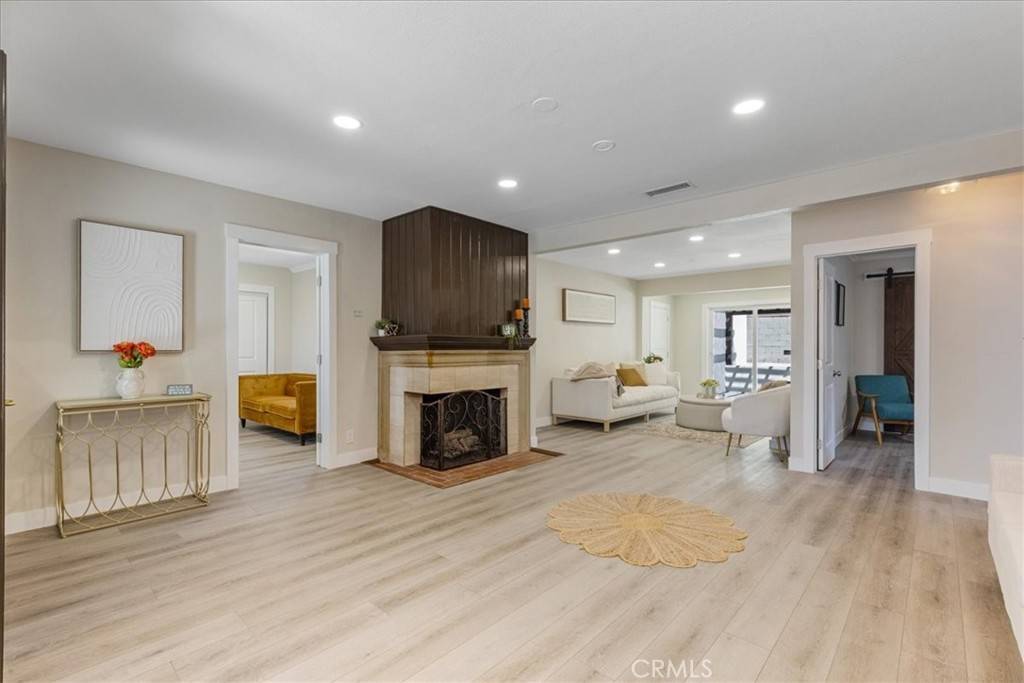 Sun Valley, CA 91504,9951 Glencrest CIR