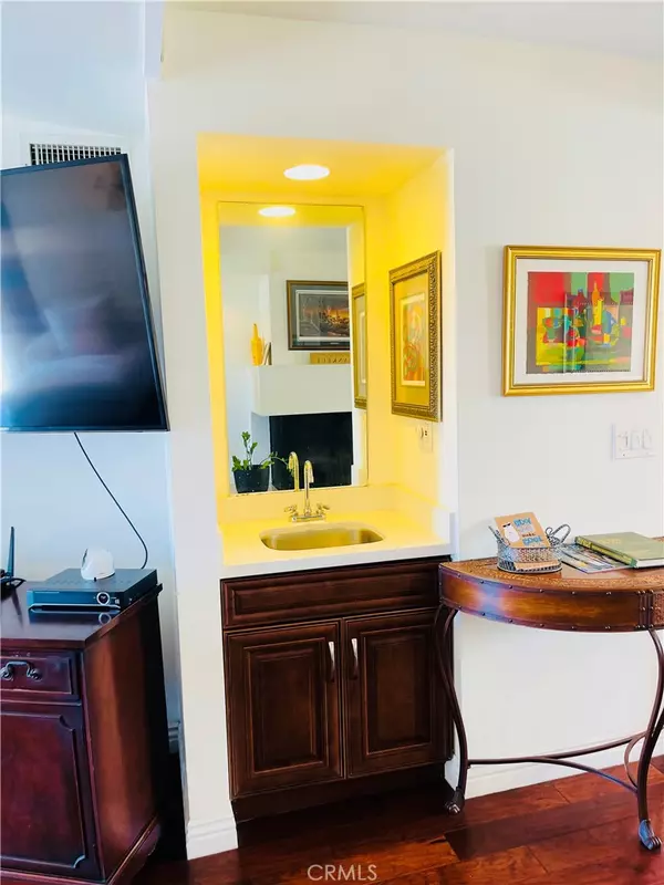 Burbank, CA 91502,227 E Burbank BLVD #E