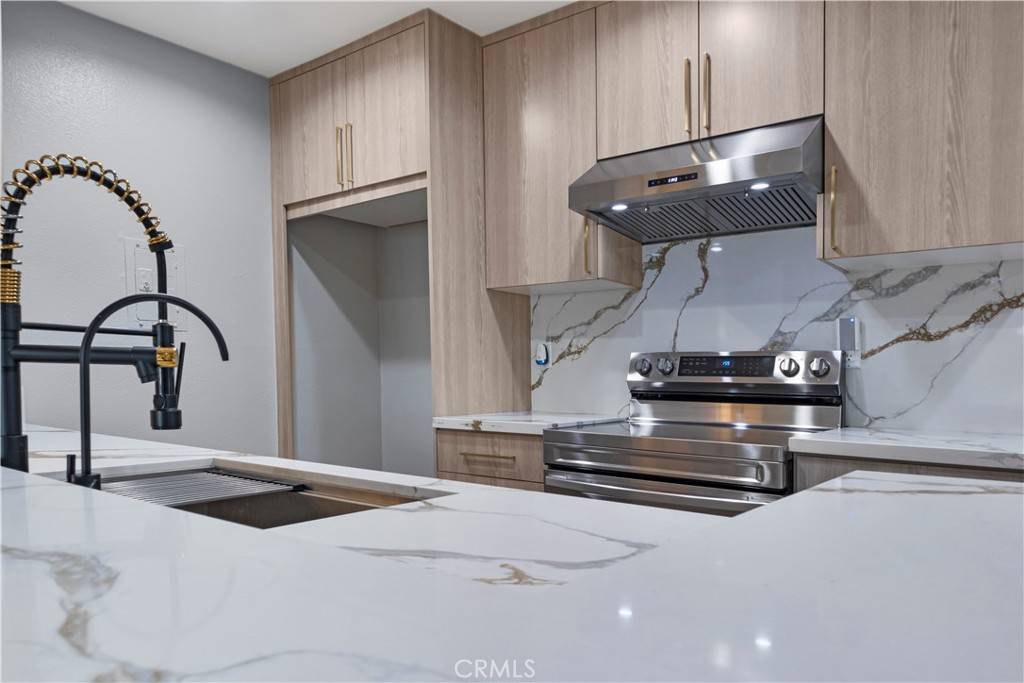 Encino, CA 91316,5460 White Oak AVE #H106