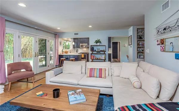 Van Nuys, CA 91406,16733 Archwood ST