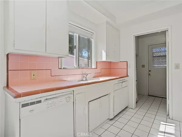 North Hollywood, CA 91606,6633 Riverton AVE