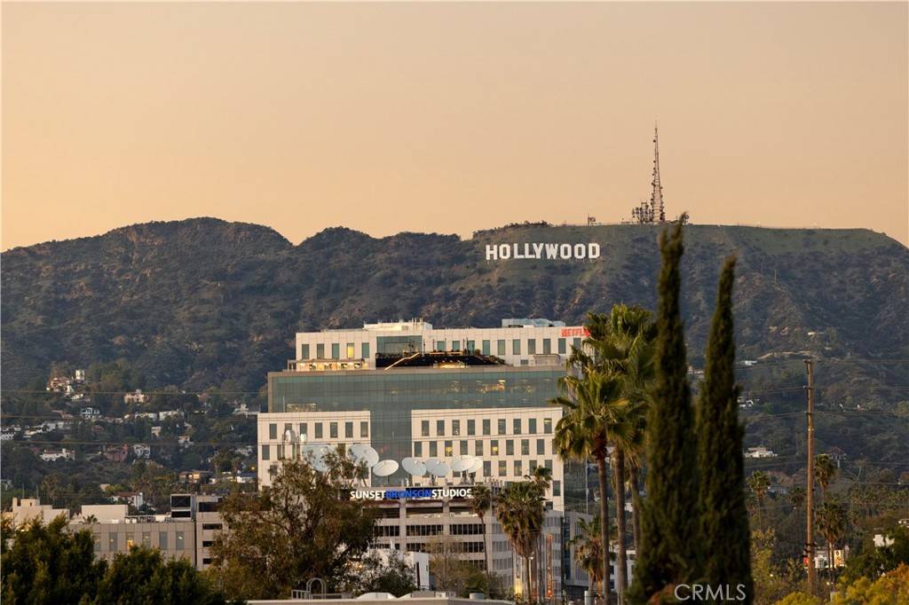 Los Angeles, CA 90038,922 N Ridgewood Pl