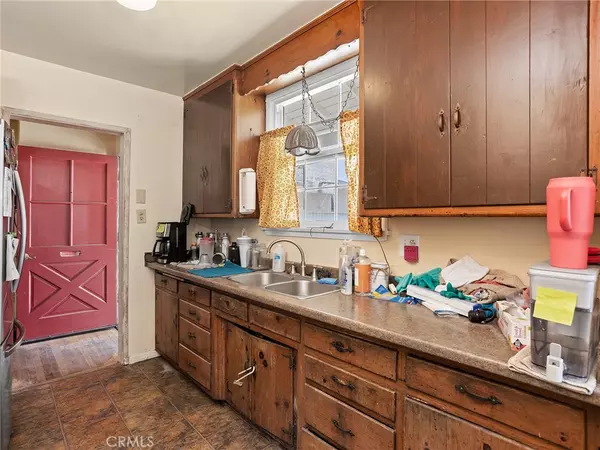 San Fernando, CA 91345,10029 Noble AVE