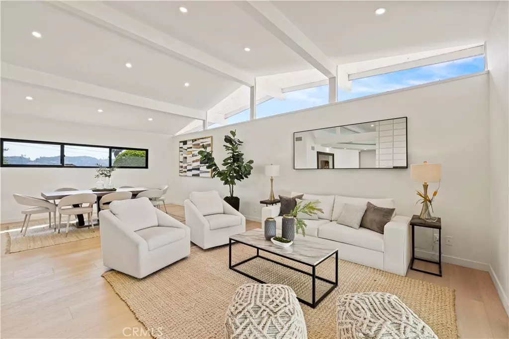 Glendale, CA 91208,2414 Las Positas RD