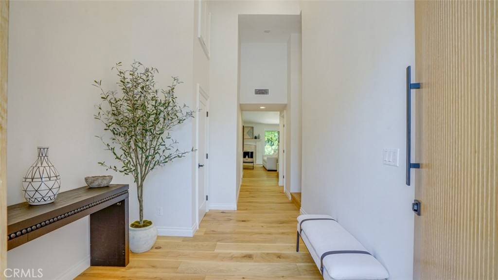 Woodland Hills, CA 91364,22914 Gershwin DR