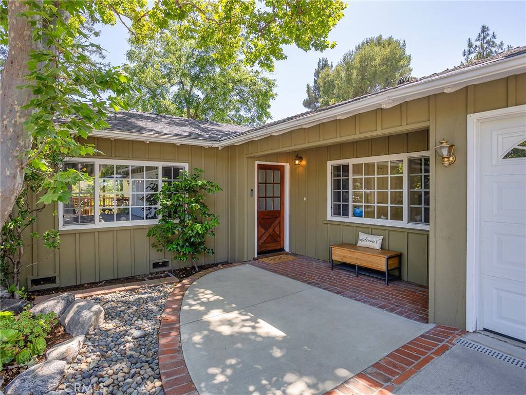 La Crescenta, CA 91214,3828 2nd AVE