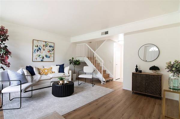 24207 La Glorita Circle, Newhall, CA 91321