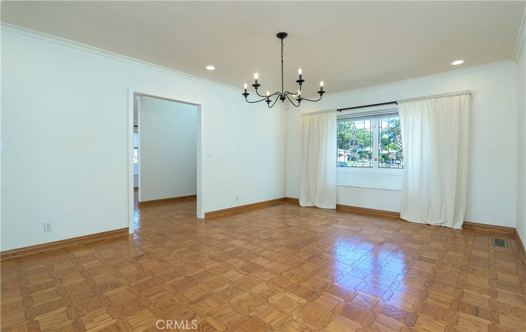 Burbank, CA 91505,251 N Whitnall