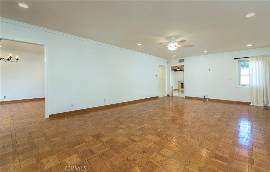 Burbank, CA 91505,251 N Whitnall