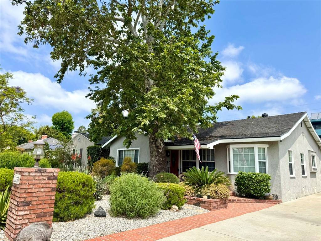 11559 Blix ST, Valley Village, CA 91602