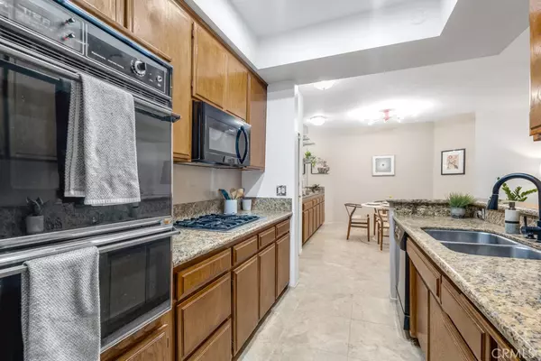 Los Angeles, CA 90068,3284 Barham BLVD #201