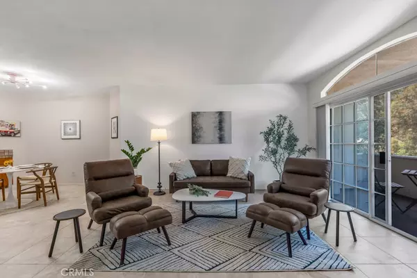Los Angeles, CA 90068,3284 Barham BLVD #201