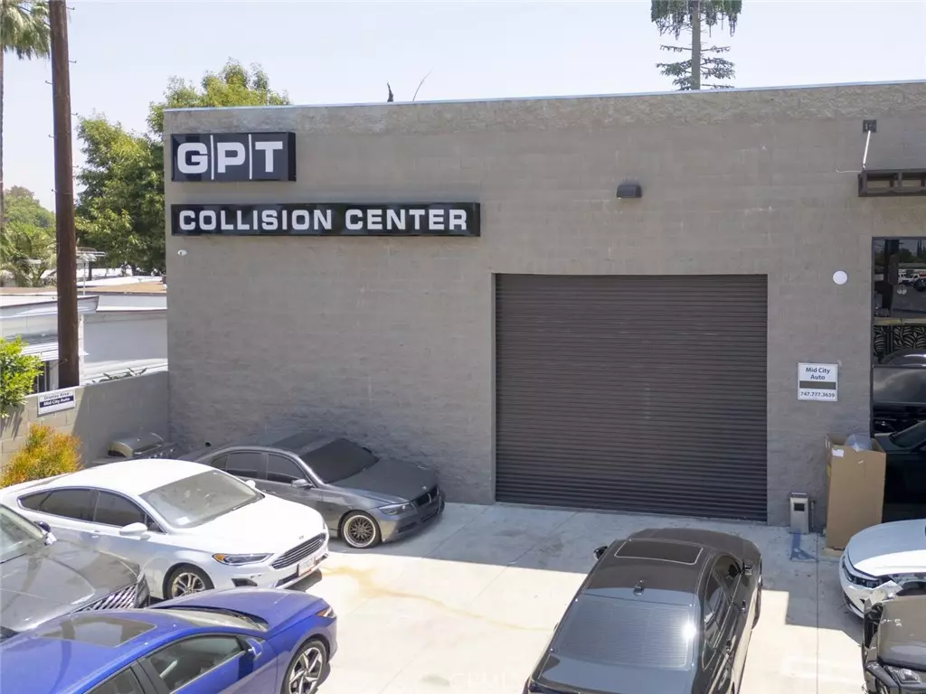 Van Nuys, CA 91406,7620 Balboa BLVD
