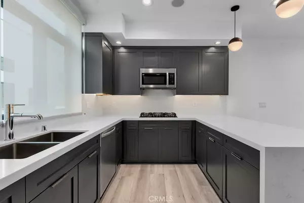 North Hollywood, CA 91606,11304 Victory BLVD