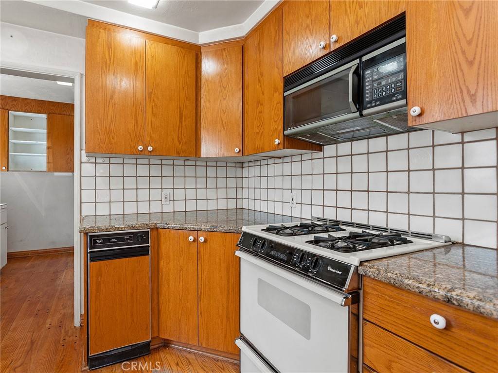 Toluca Lake, CA 91602,10348 Woodbridge ST