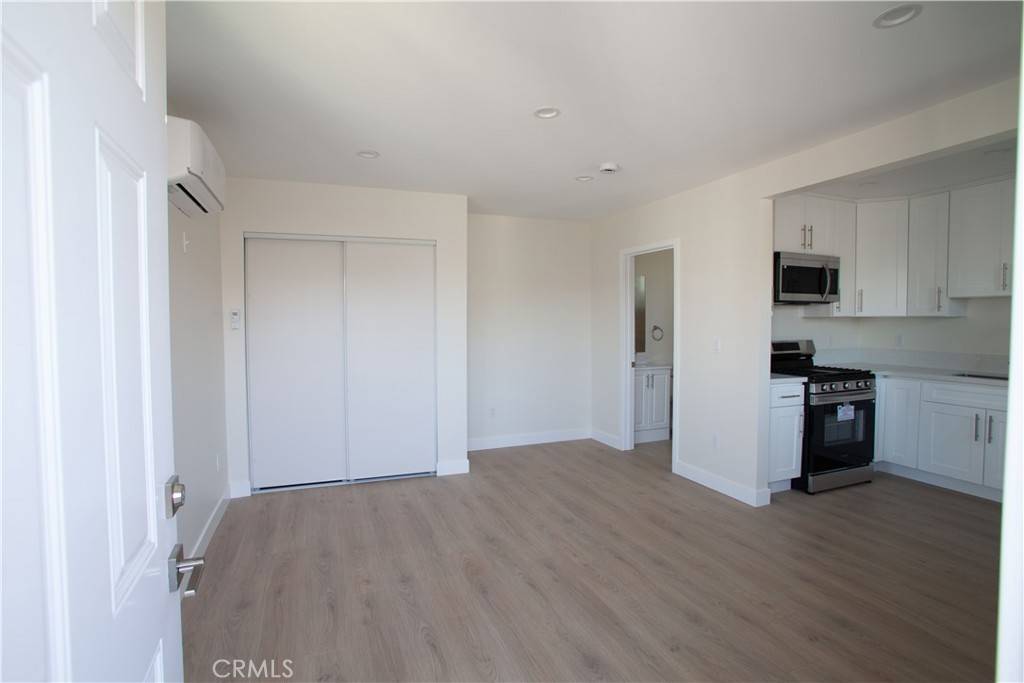 2255 Catalina ST #200, Burbank, CA 91504