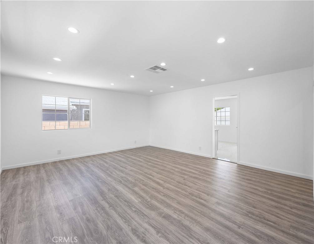 Reseda, CA 91335,6846 Wystone AVE