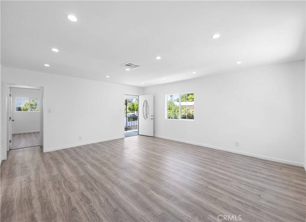 Reseda, CA 91335,6846 Wystone AVE