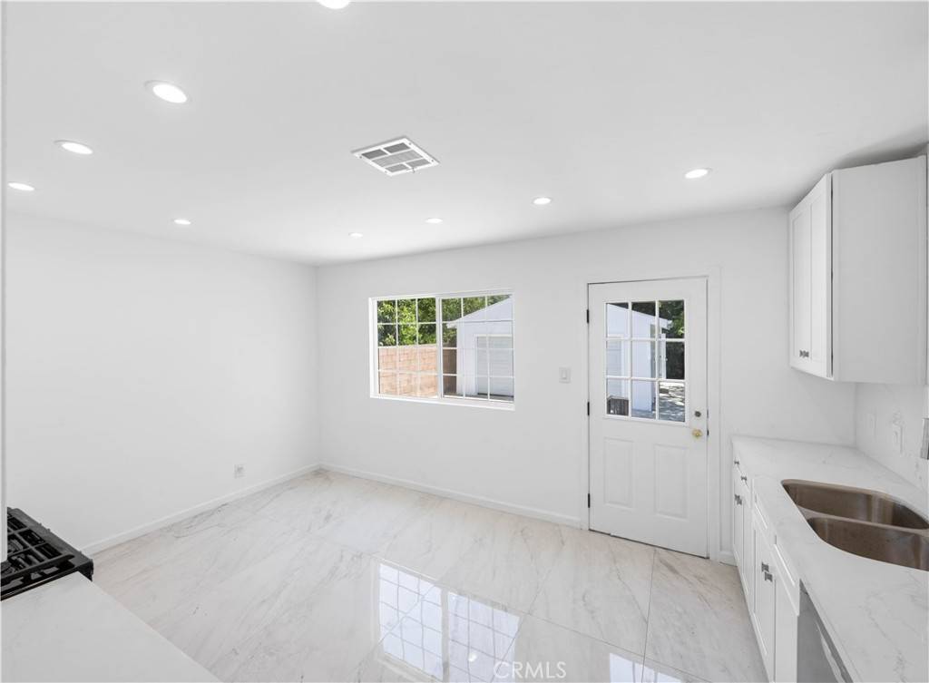 Reseda, CA 91335,6846 Wystone AVE