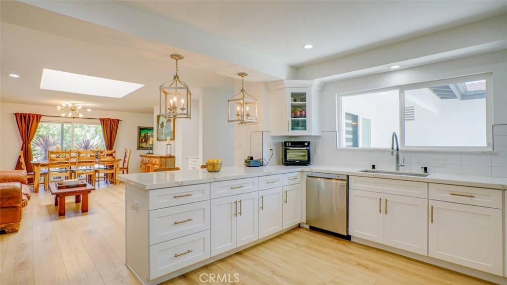 Woodland Hills, CA 91367,23853 Hatteras Street