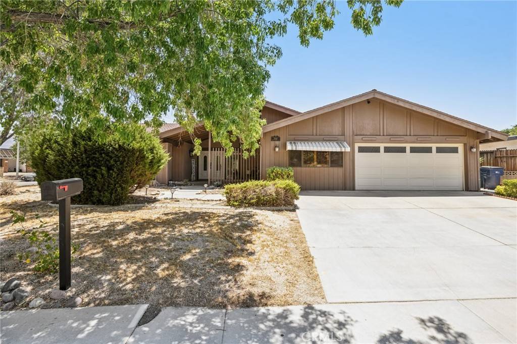 2848 W Avenue J4, Lancaster, CA 93536