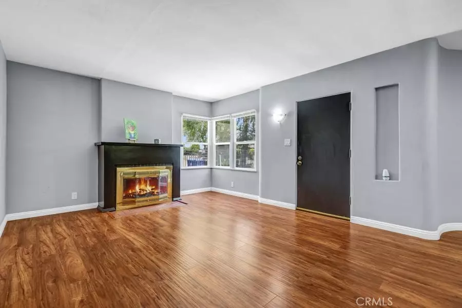 6217 Farmdale AVE, North Hollywood, CA 91606
