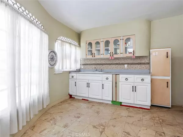 Sun Valley, CA 91352,8618 La Tuna Canyon RD