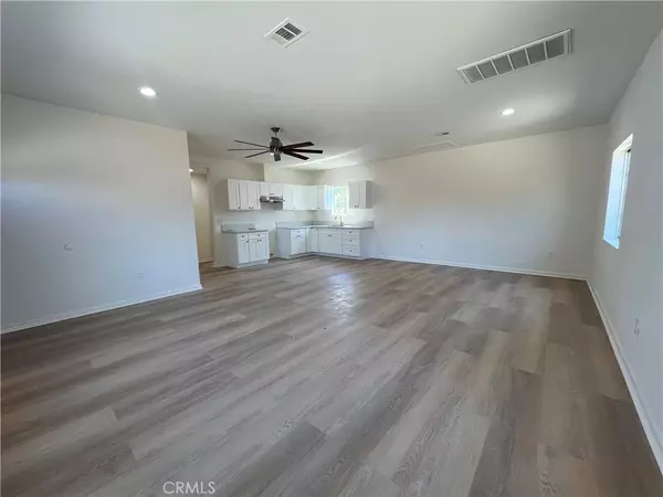 San Fernando, CA 91345,15128 Septo ST