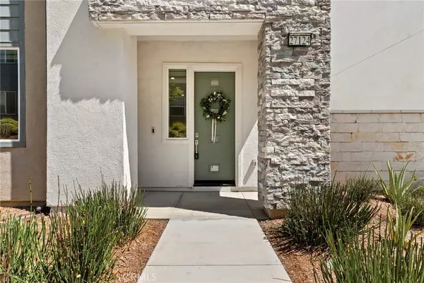 Valencia, CA 91381,27124 Purple Sage CT