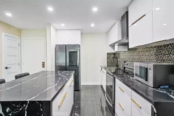 Valley Village, CA 91607,12720 Burbank BLVD #118