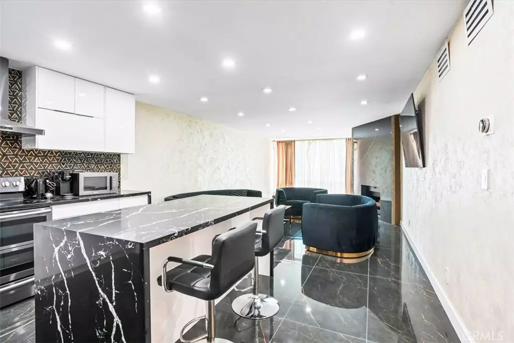Valley Village, CA 91607,12720 Burbank BLVD #118