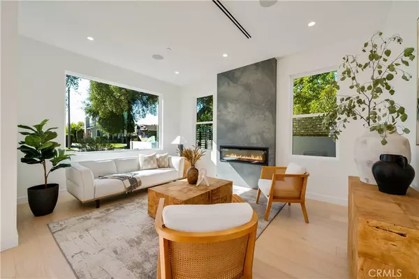 Burbank, CA 91505,934 N Fairview ST