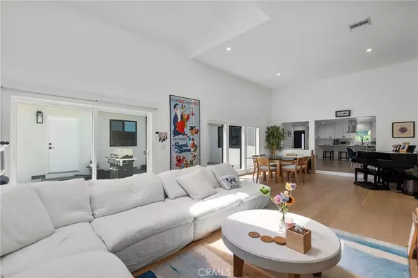 17048 Sherman WAY, Lake Balboa, CA 91406