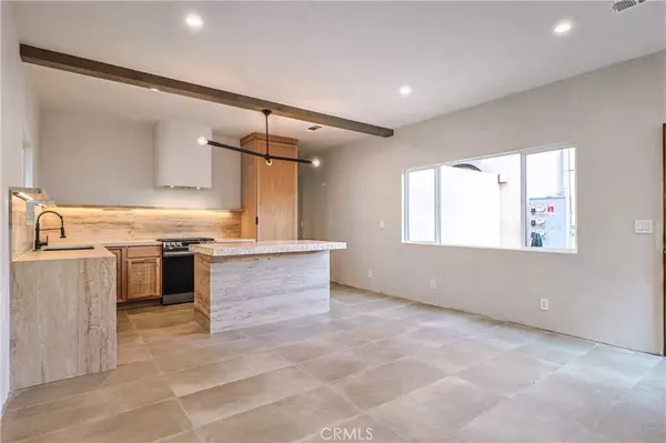 West Hollywood, CA 90046,817 N Orange Grove AVE #1/2