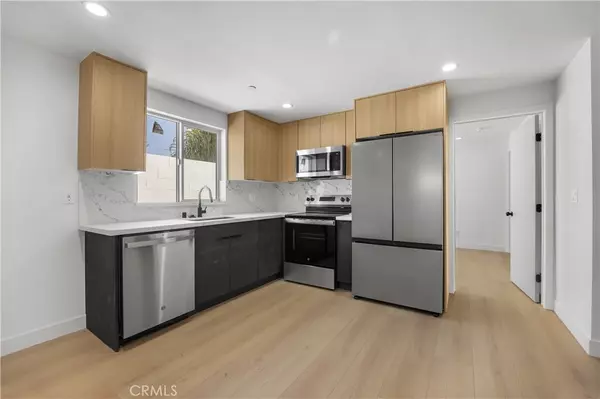 Los Angeles, CA 90004,4513 Rosewood AVE #3/4