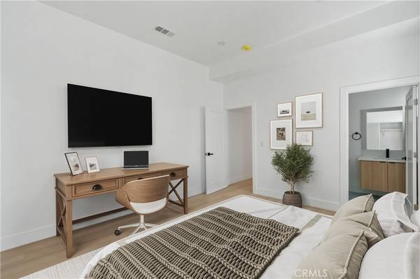 Los Angeles, CA 90034,2637 S Garth AVE