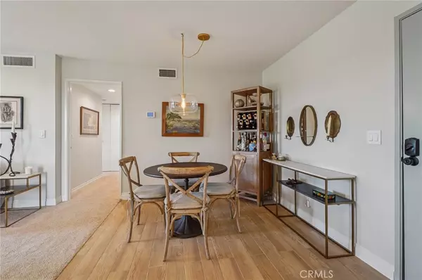 Los Angeles, CA 90042,4239 Via Arbolada #208