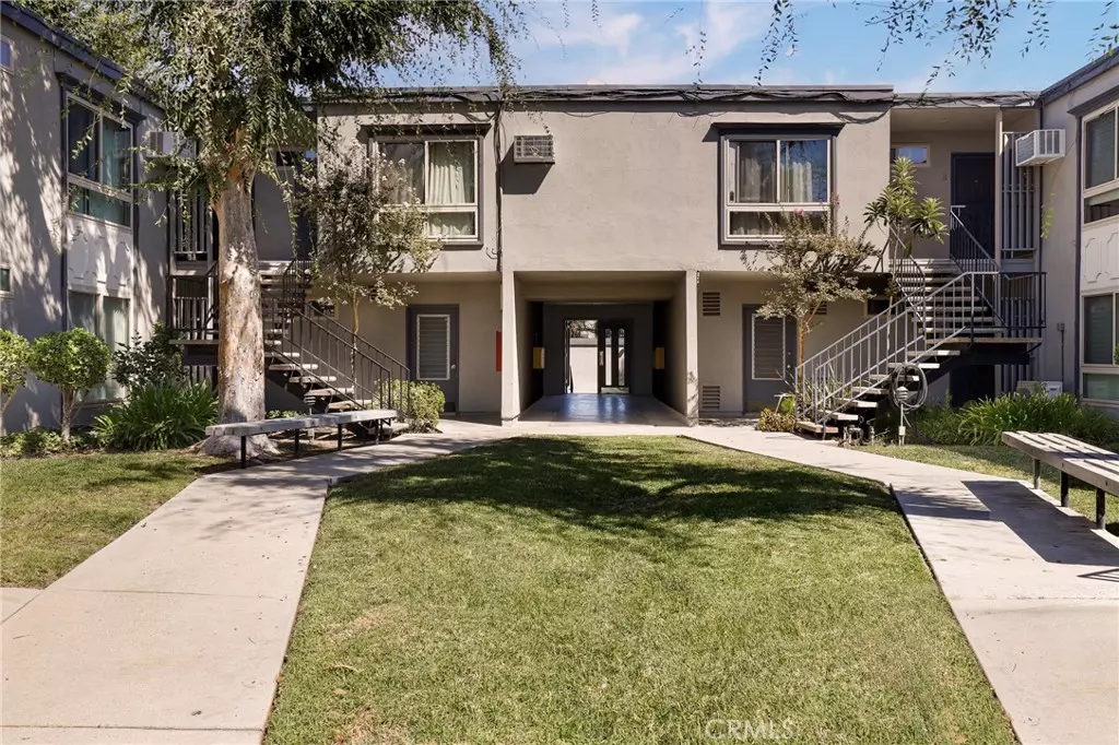 Woodland Hills, CA 91367,6021 Fountain Park Ln #2