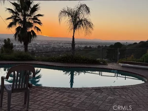 Burbank, CA 91504,3003 Mesa Verde DR