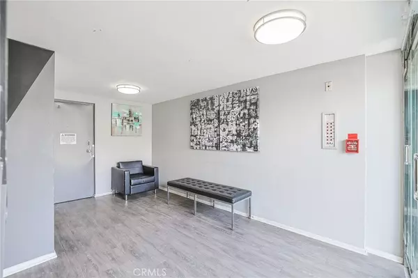 Toluca Lake, CA 91602,4406 Cahuenga BLVD