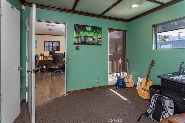 Burbank, CA 91504,1843 N Keystone