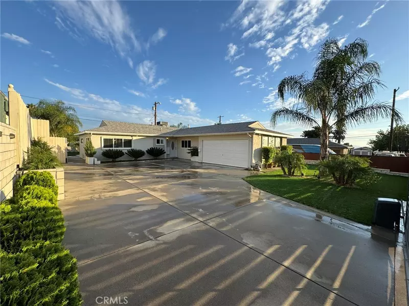 13424 Dyer, Sylmar, CA 91342