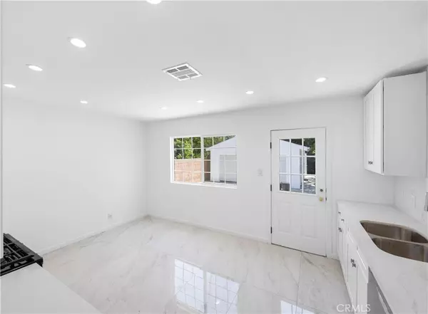 Reseda, CA 91335,6846 wystone