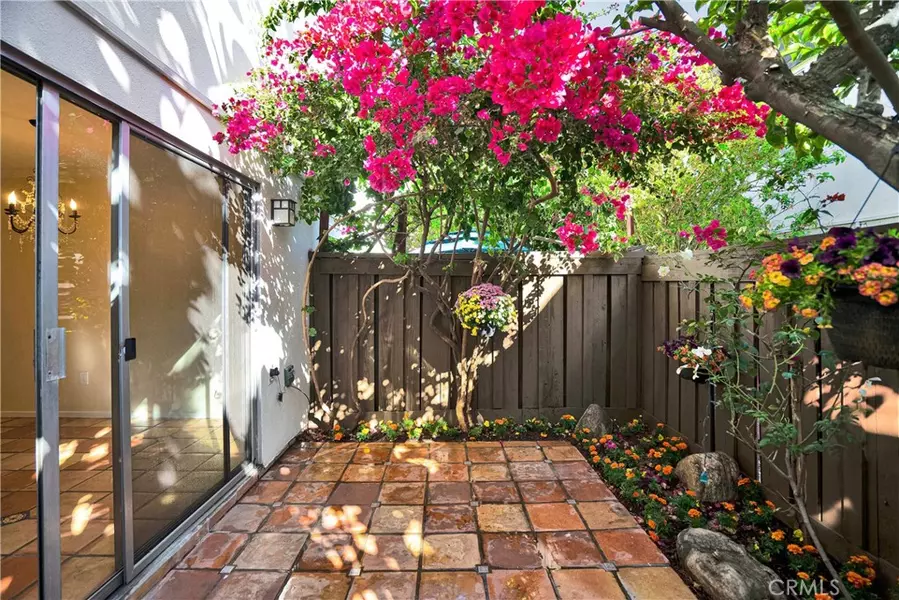 10803 Blix ST #2, Toluca Lake, CA 91602